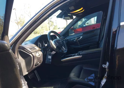 2016 Mercedes-Benz E 350 4Matic z USA, uszkodzony, nr VIN WDDHH8JB7GB333326